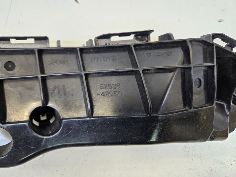 Кронштейн переднего бампера левый