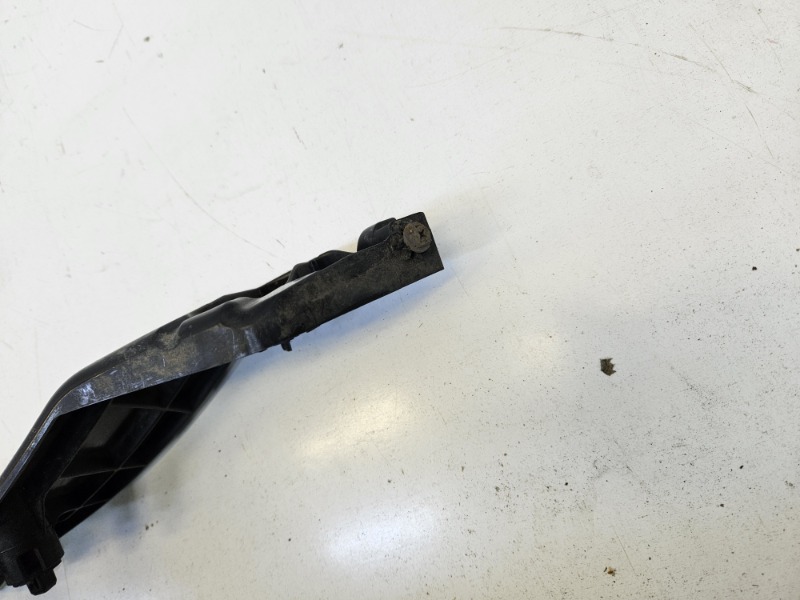 Кронштейн переднего бампера левый