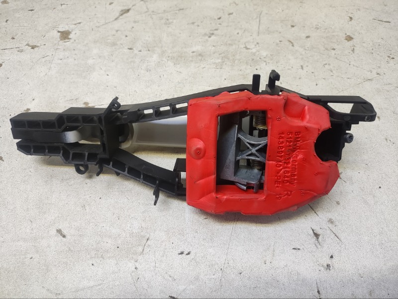 Ручка двери передней наружная правая