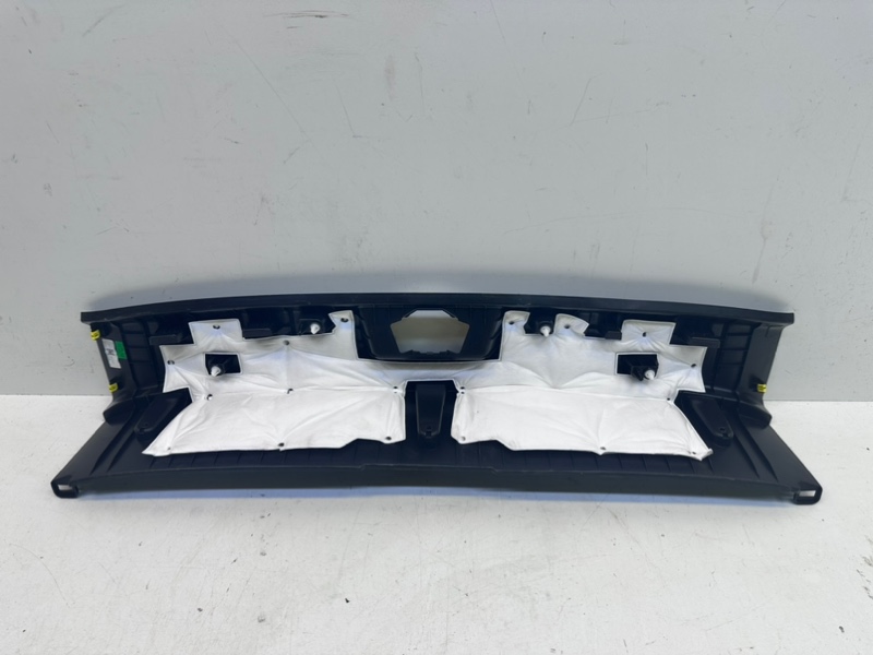 Кожух замка багажника