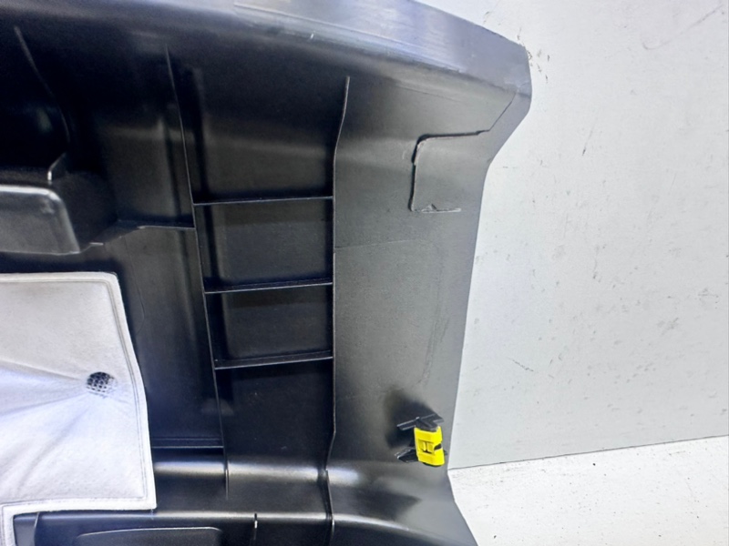 Кожух замка багажника