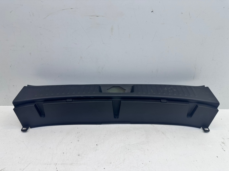 Кожух замка багажника