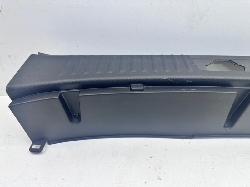 Кожух замка багажника