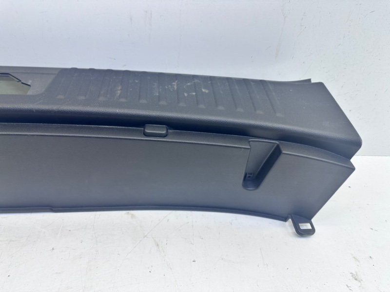 Кожух замка багажника