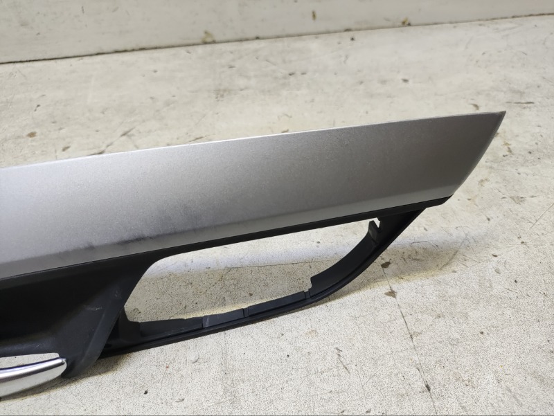 Накладка двери передней левой