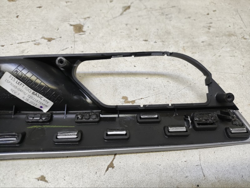 Накладка двери передней левой