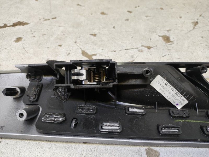 Накладка двери передней левой