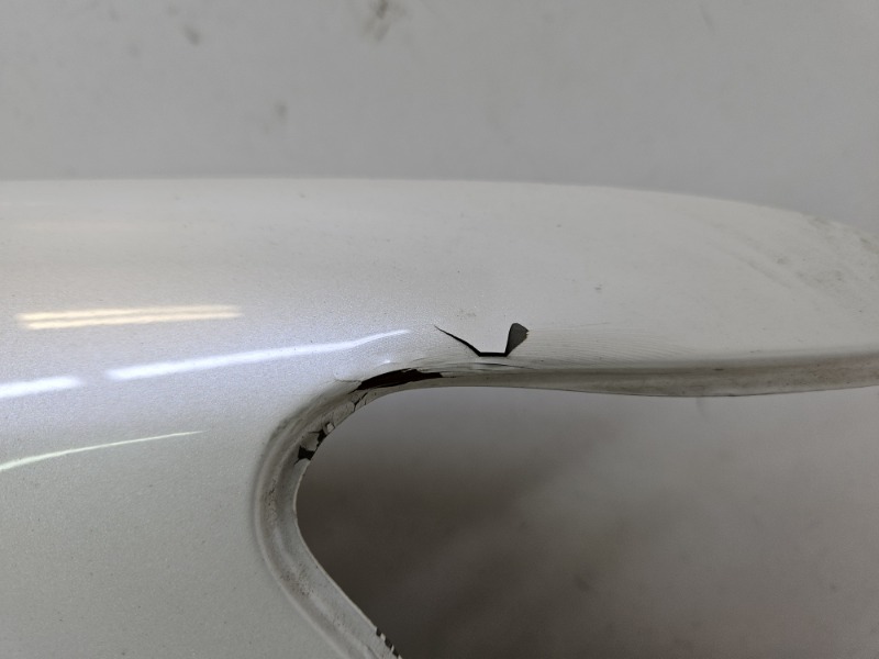 Крыло переднее правое