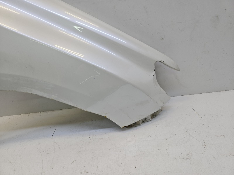 Крыло переднее правое