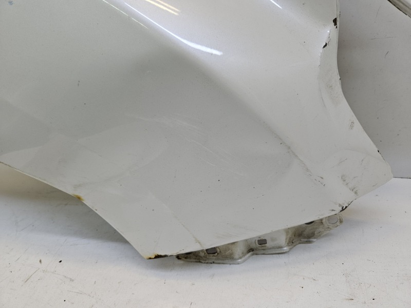 Крыло переднее правое