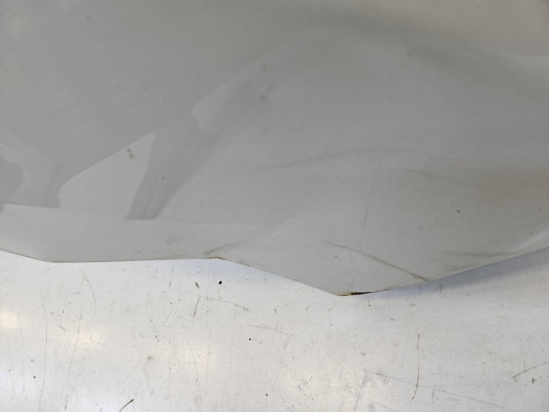 Крыло переднее правое