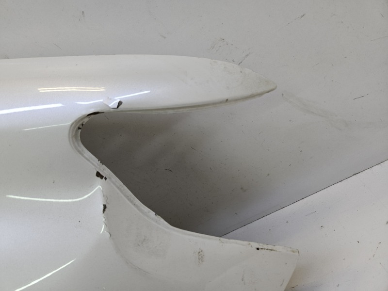 Крыло переднее правое