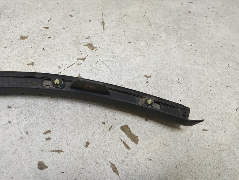 Накладка заднего крыла левого