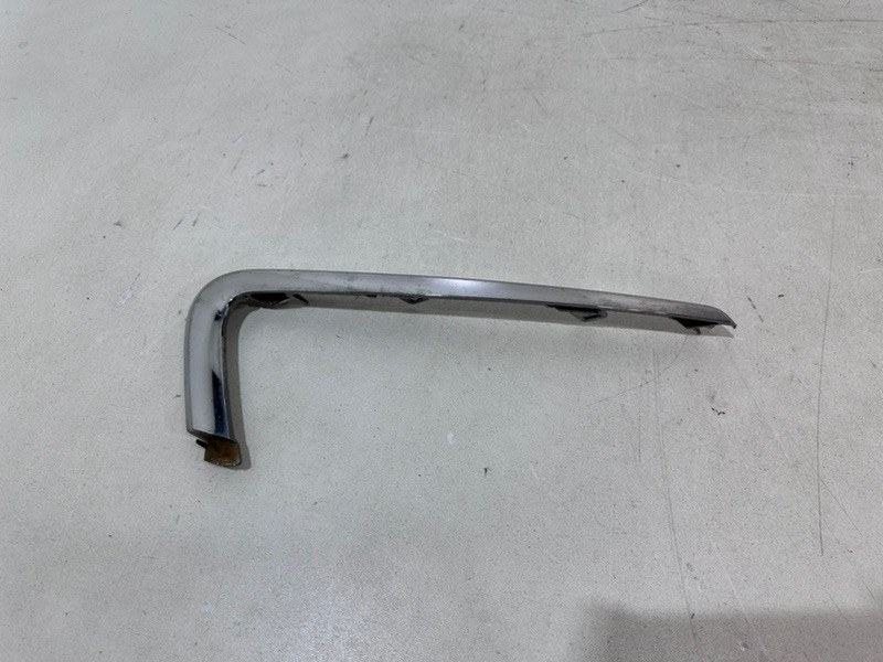 Молдинг переднего бампера левый