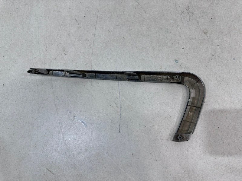 Молдинг переднего бампера левый