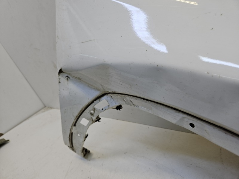 Крыло переднее правое