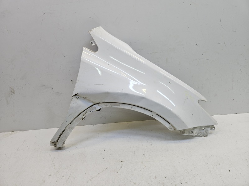 Крыло переднее правое