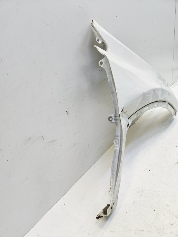 Крыло переднее правое