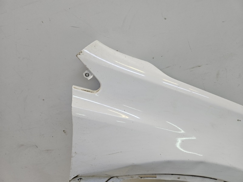 Крыло переднее правое