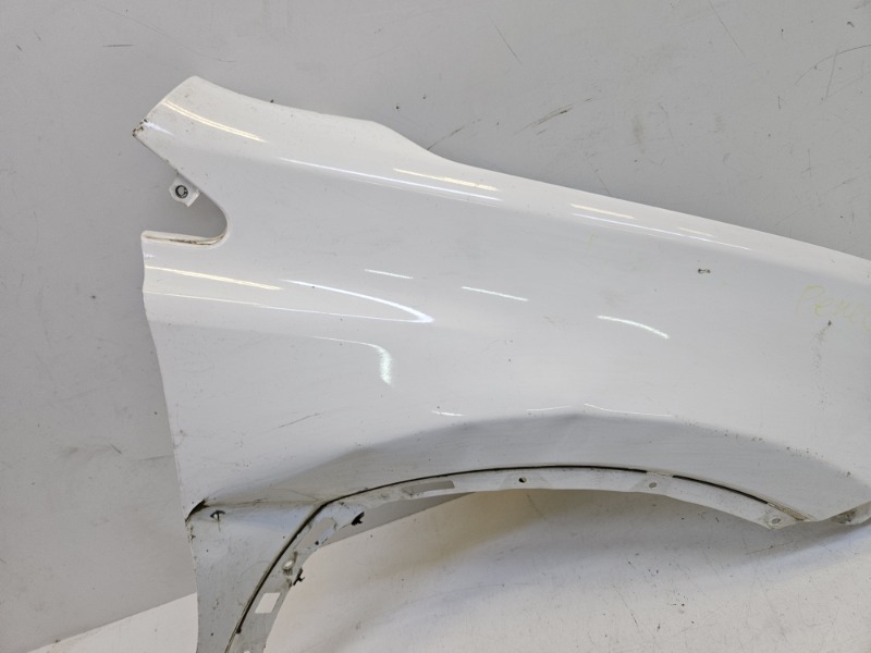 Крыло переднее правое