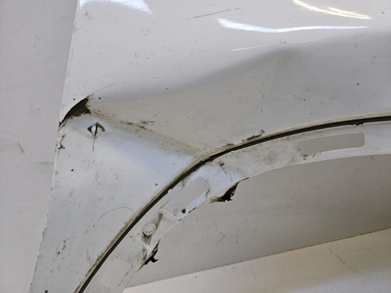 Крыло переднее правое