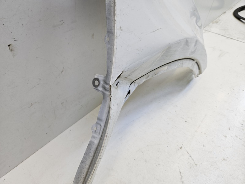 Крыло переднее правое