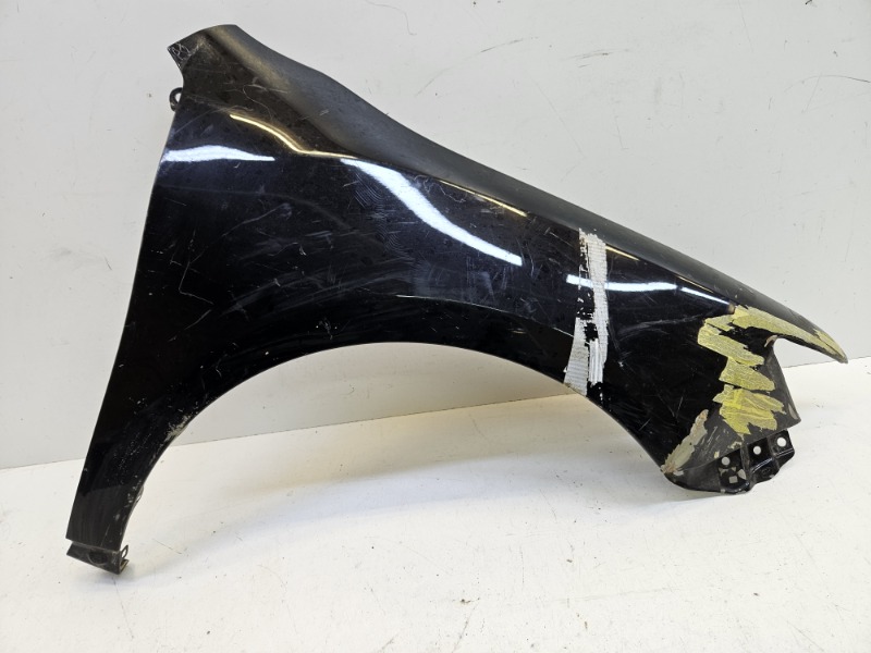 Крыло переднее правое