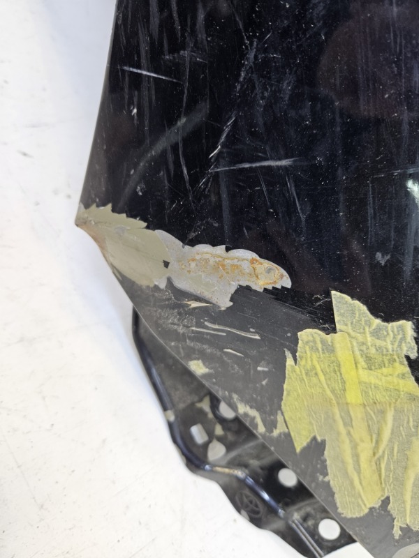 Крыло переднее правое