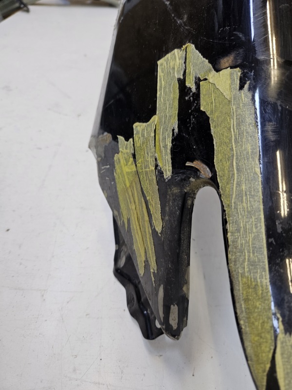 Крыло переднее правое