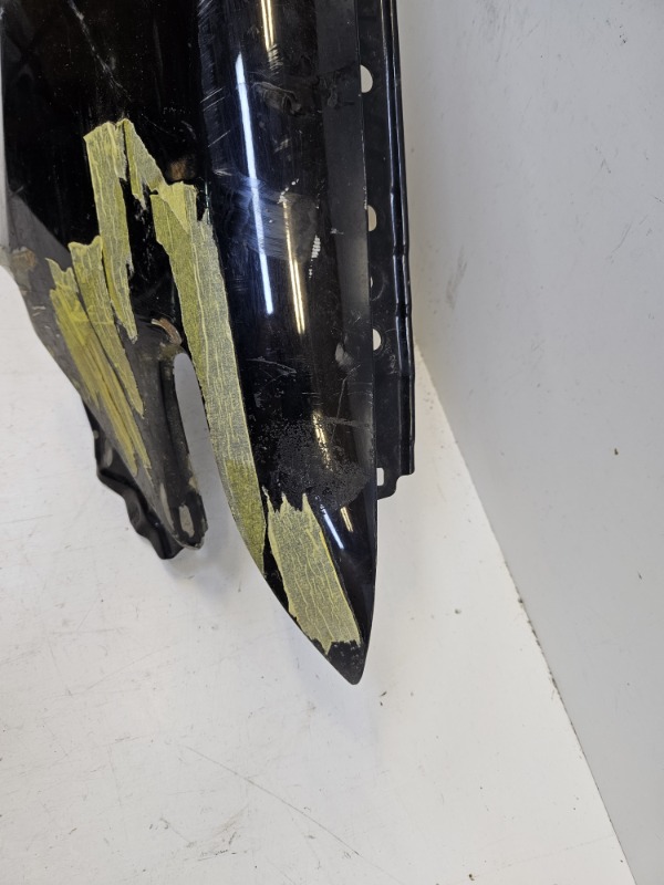 Крыло переднее правое