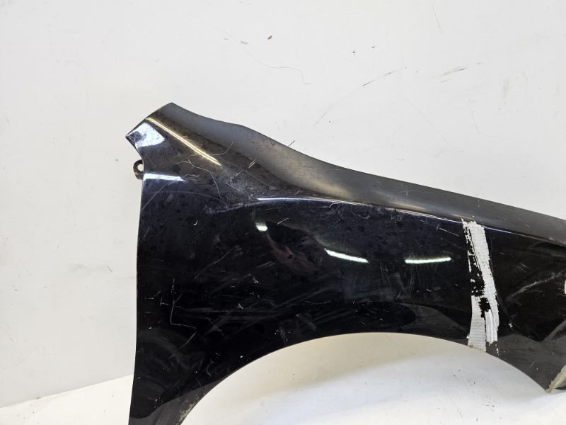 Крыло переднее правое