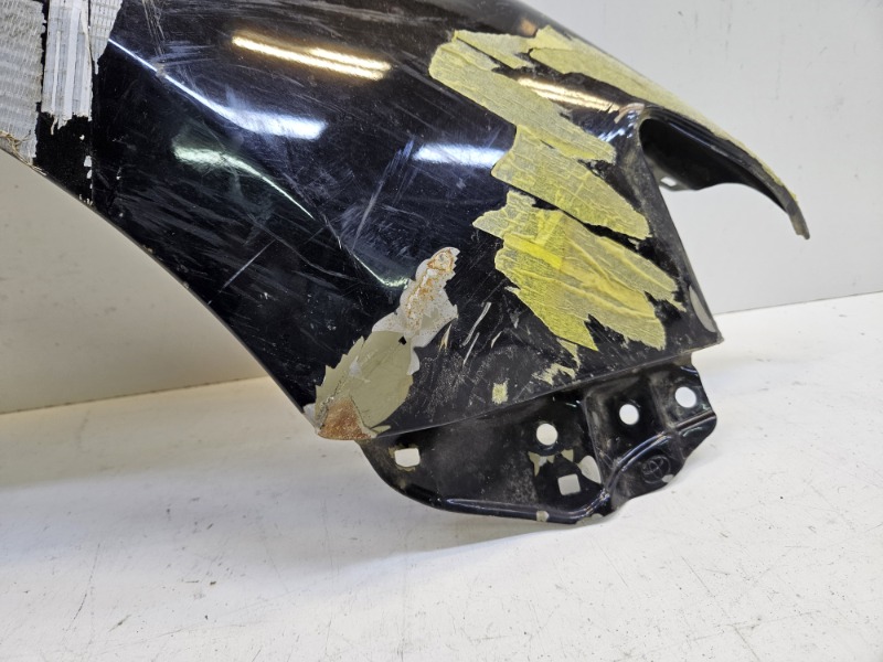 Крыло переднее правое