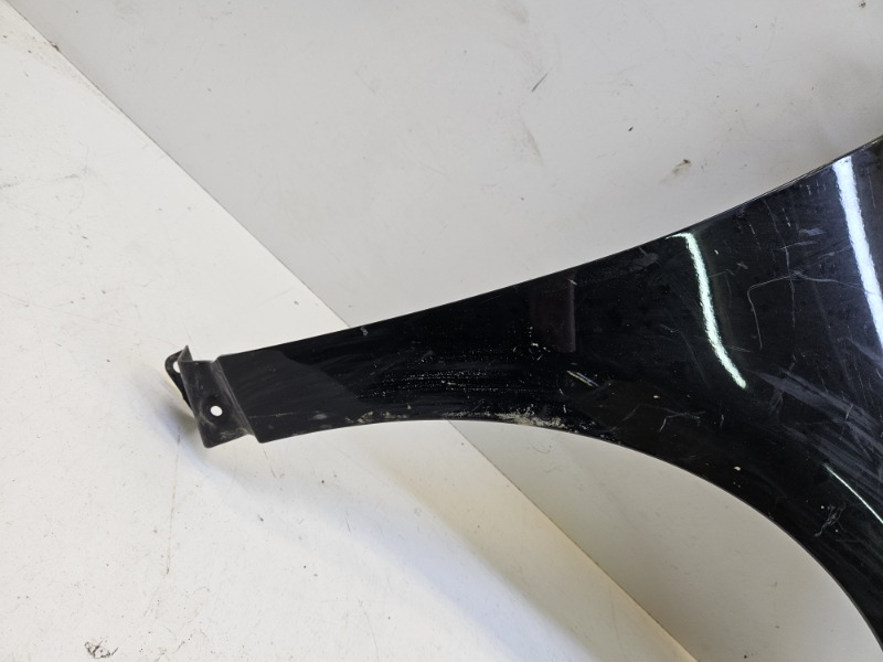 Крыло переднее правое