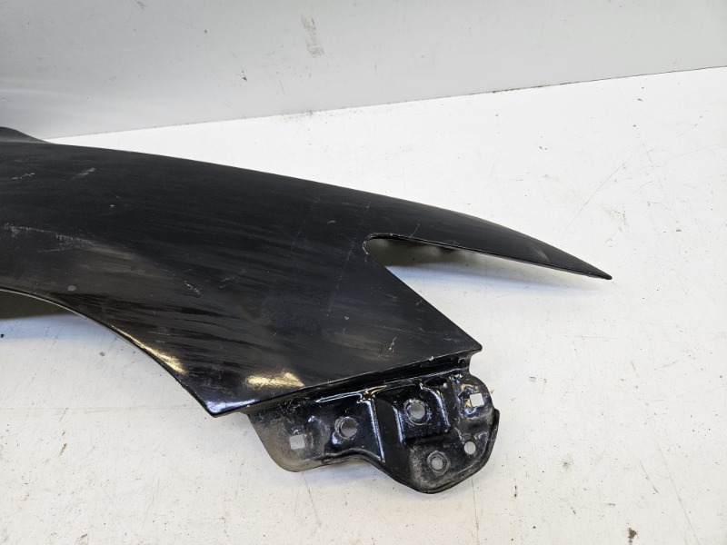 Крыло переднее правое