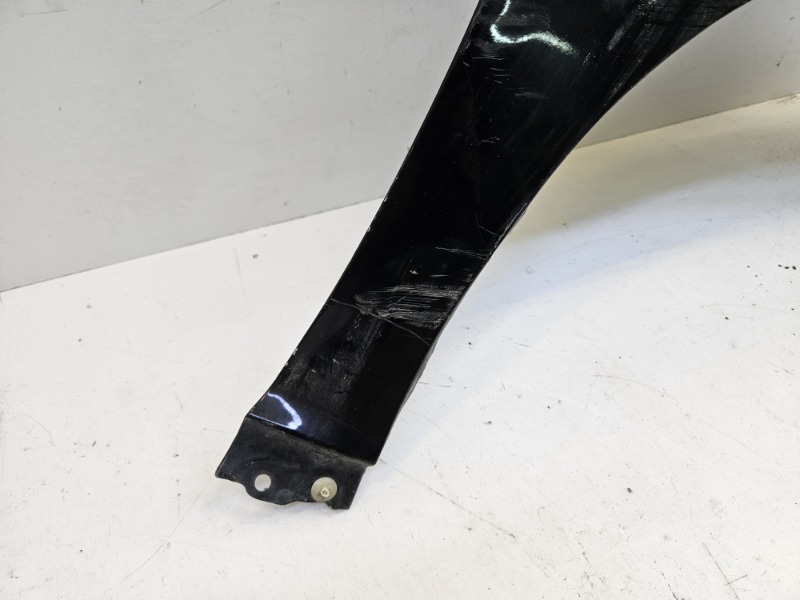 Крыло переднее правое