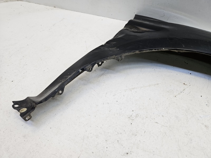 Крыло переднее правое