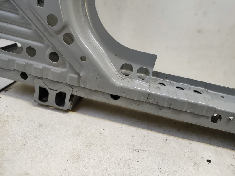 Кузовной элемент