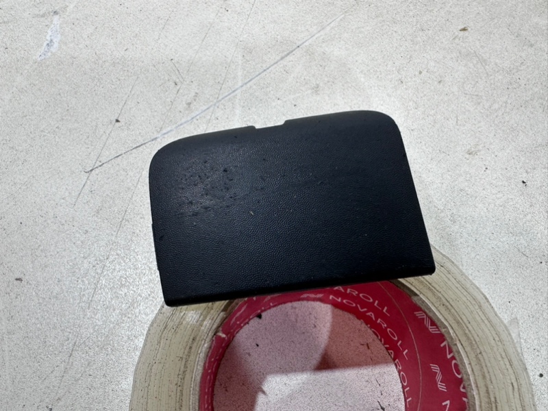 Заглушка буксировочного крюка