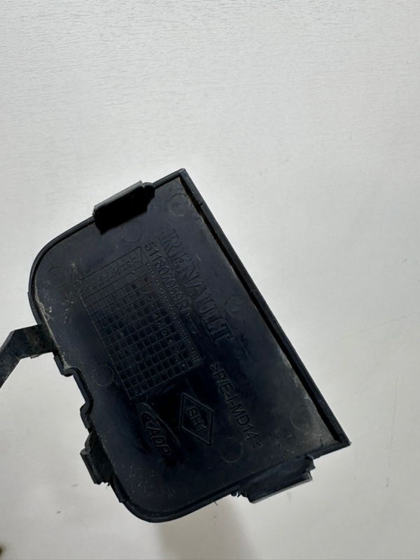 Заглушка буксировочного крюка