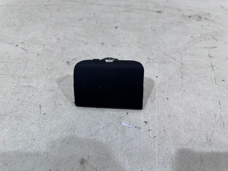 Заглушка буксировочного крюка