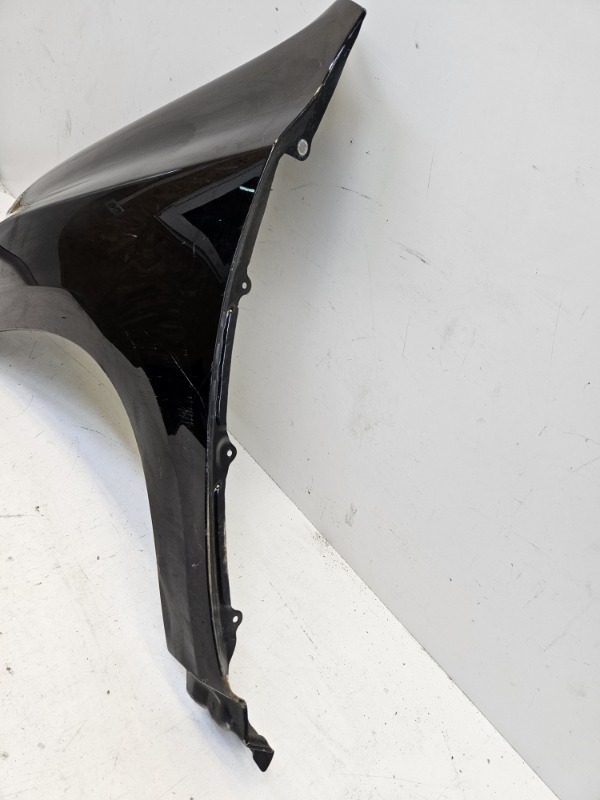 Крыло переднее левое