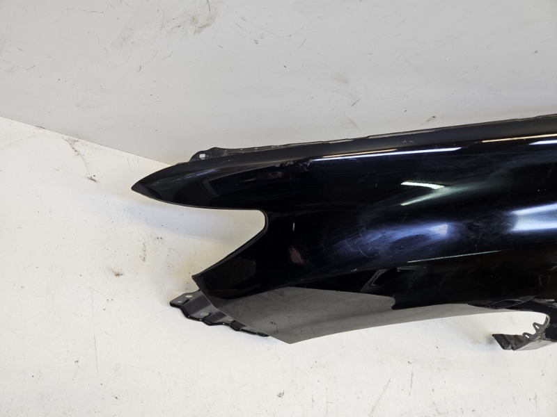 Крыло переднее левое