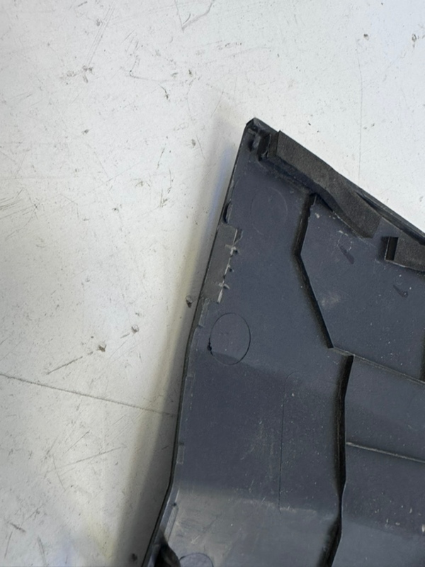 Кожух замка капота