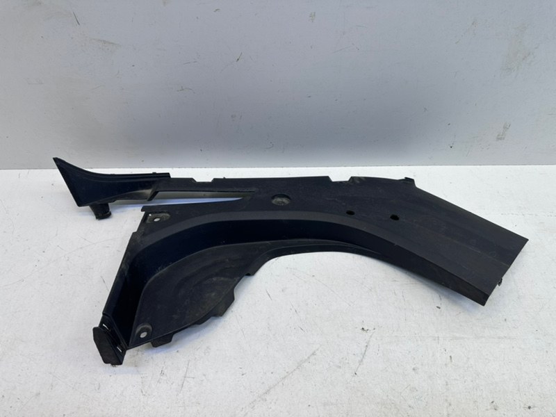 Кожух замка капота