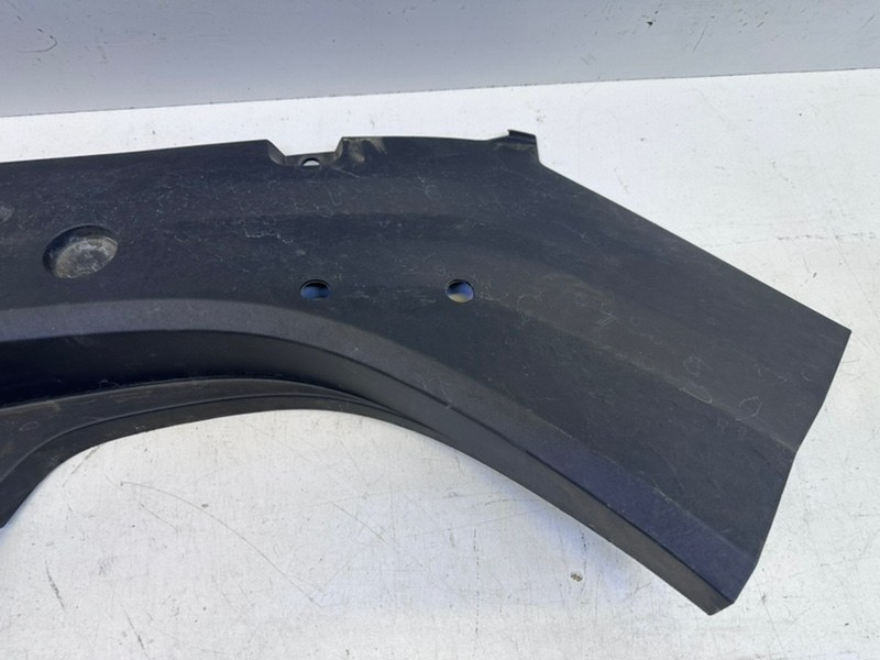 Кожух замка капота