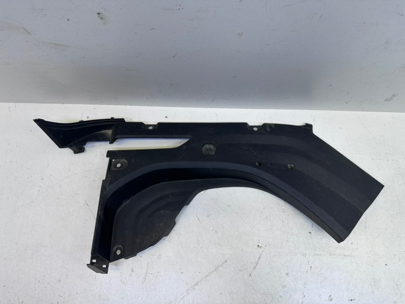 Кожух замка капота