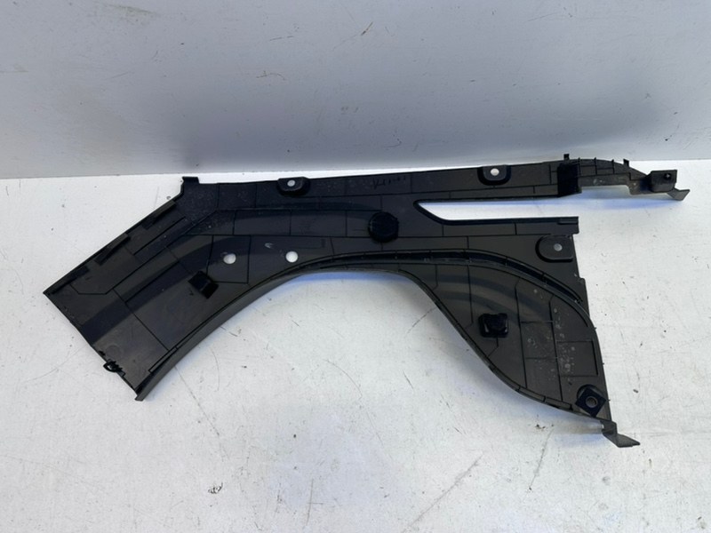 Кожух замка капота