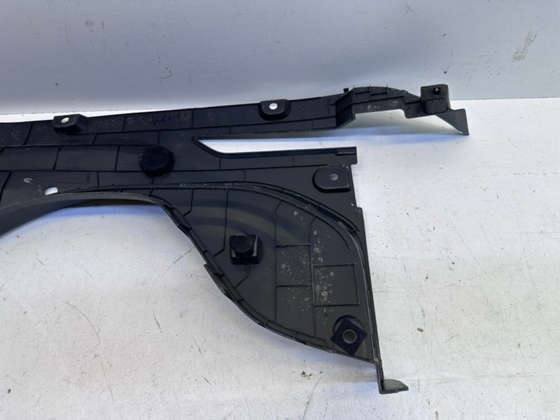 Кожух замка капота