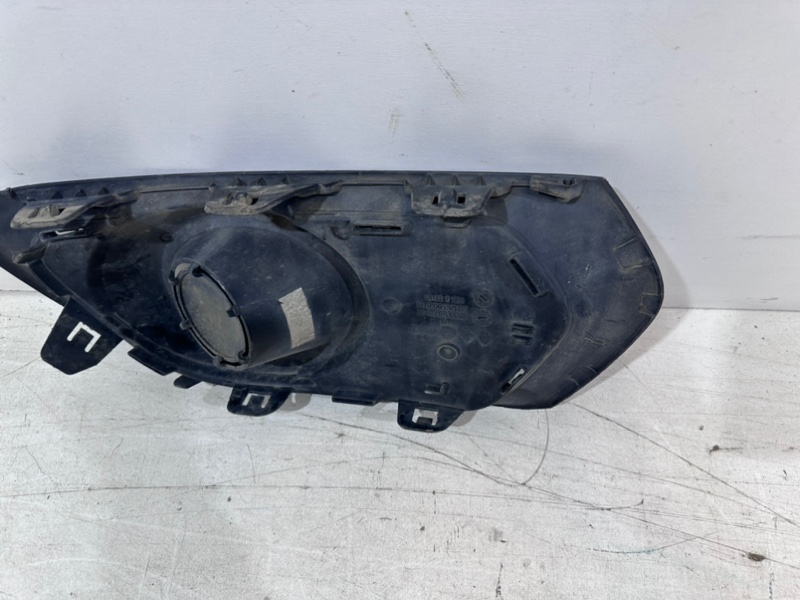 Рамка противотуманной фары правой