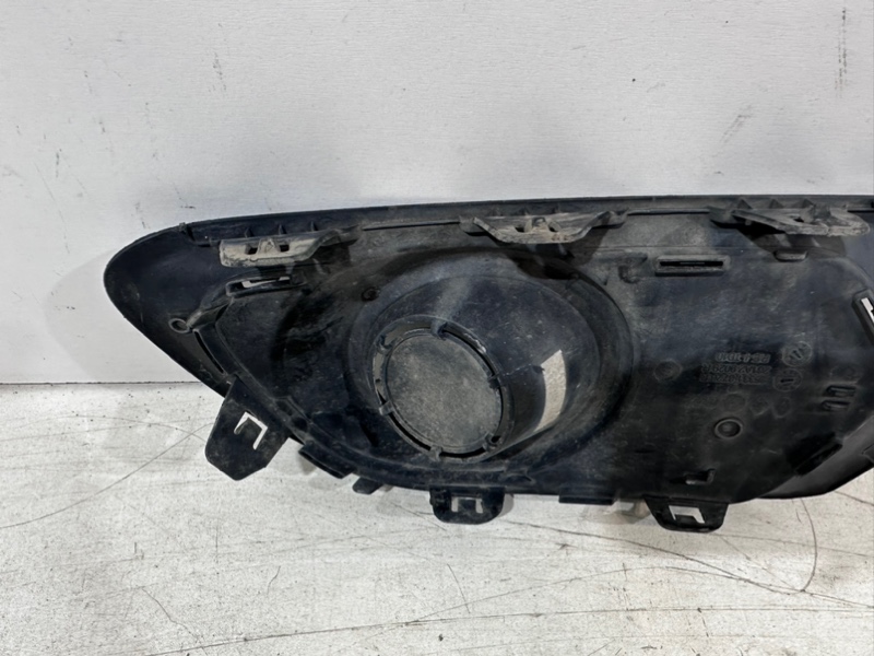 Рамка противотуманной фары правой